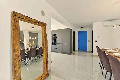 Villa mit Pool und Grill