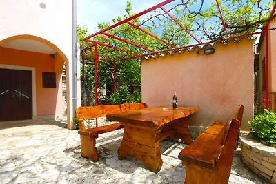 Ferienhaus mit Pool und Klimaanlage