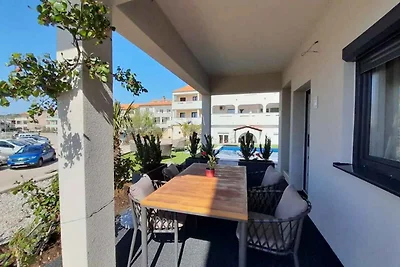 Ferienwohnung mit Pool und Meerblick