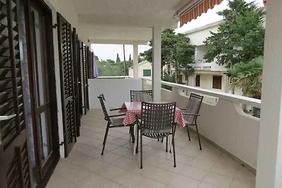 Charmante Ferienwohnung Ines in Novalja auf d