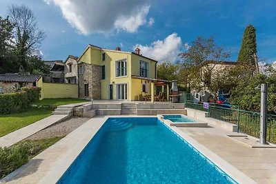 Villa mit Pool und Klimanlage