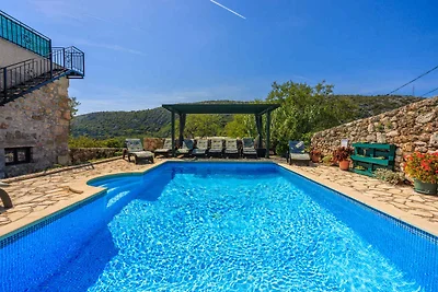 Ferienhaus mit Pool und Klimaanlage