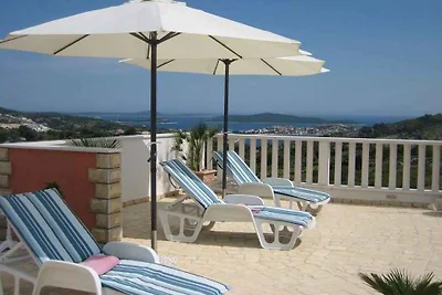 Villa mit Klimaanlage, Terrasse und