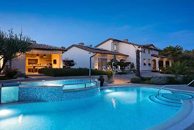 Villa mit Klimaanlage und Aussenpool