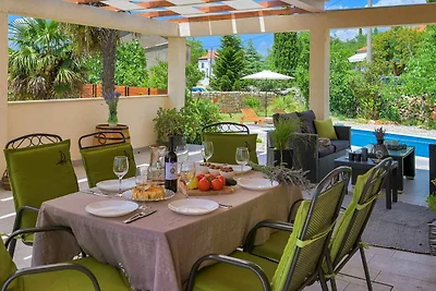Villa mit Klimaanlage und Aussenpool