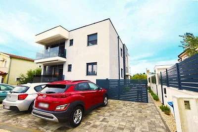 Gemütliche Unterkunft Daisy in Pakoštane mit 