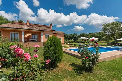 Ferienhaus mit Pool und Klimaanlage