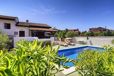 Villa mit Pool und Grill