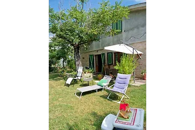 Ferienhaus mit Grill und Pool, teilweise umge