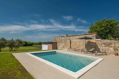 Ferienhaus mit Pool und Klimaanlage