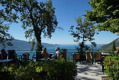 Ferienwohnung mit Seeblick und Pool