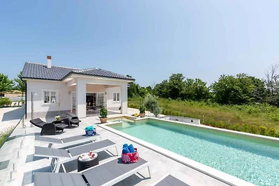 Villa Pool und Aussenbereich