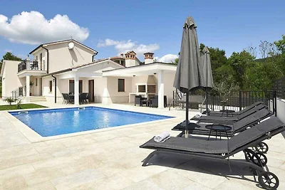 Villa mit Klimaanlage und Pool