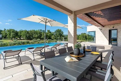 Villa mit Klimaanlage und Pool