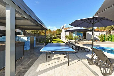 Ferienhaus mit Terrasse und Pool