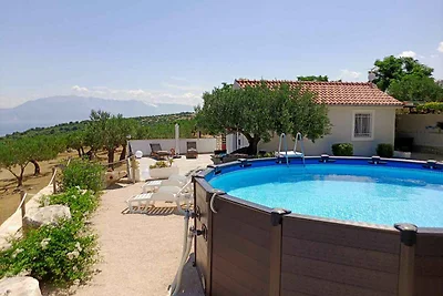 Ferienhaus Mit Terasse und Pool