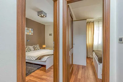 Apartment mit drei Schlafzimmern, Balkon und 