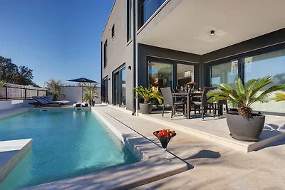 Villa mit beheiztem Pool, Jacuzzi und Sauna