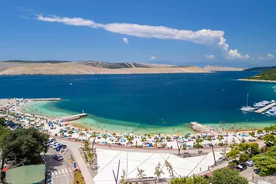 Ferienwohnung mit Terrasse und Parkplatz