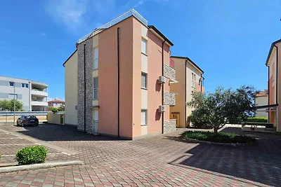 Ferienwohnung mit möbliertem Balkon, Meerblic