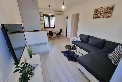 Ferienwohnung mit Garten und Klimaanlage