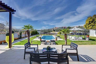 Ferienhaus mit Pool und Grill, am Meer