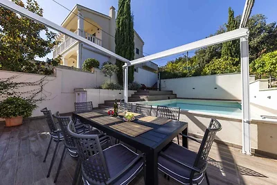 Villa mit Pool und direkt am Strand