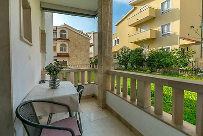 Gemütliches Ferienappartement in Duće mit Bli