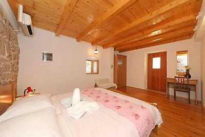 Ferienhaus mit Garten und Klimaanlage