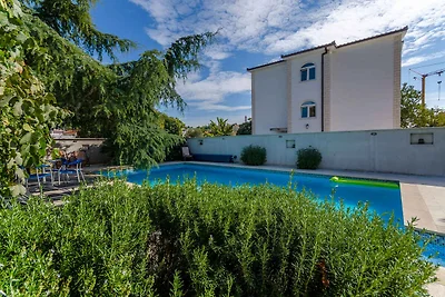 Ferienwohnung mit Swimmingpool und Balkon