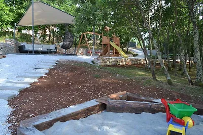 Villa mit Pool und Klimaanlage