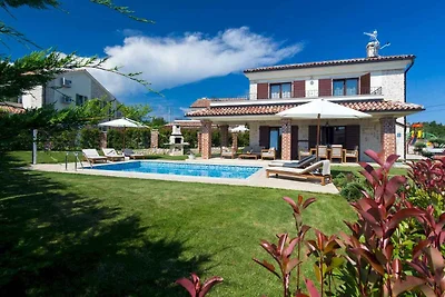 Villa mit Klimaanlage und Aussenpool