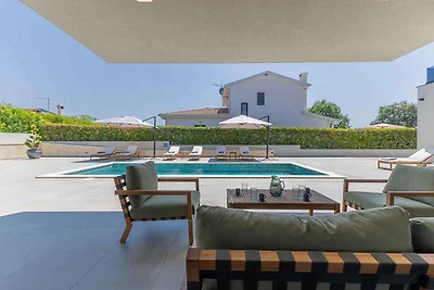 Elegante Villa mit privatem Pool, Terrasse un