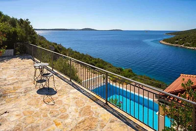 Villa mit Pool und Meerblick