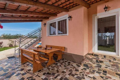 Villa mit Pool und Garten