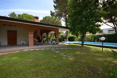 Villa mit Garten und Pool