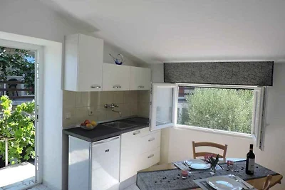 Neu renoviertes Studio-Apartment mit Terrasse