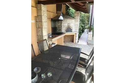 Ferienwohnung mit Swimmingpool und Parkplatz