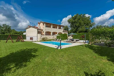 Villa mit Pool und Whirpool