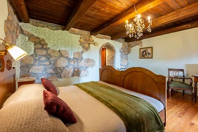 Villa mit Swimmingpool und Sonnenterrasse mit