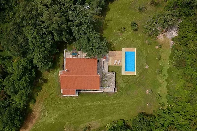 Villa mit Pool und Klimaanlage