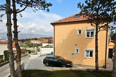 Ivo P. mit Meerblick in Šilo auf der Insel Kr