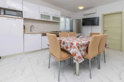 Ferienwohnung mit Balkon und Meerblick