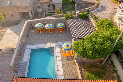 Ferienhaus mit Swimmingpool und Grillterrasse