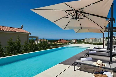 Villa mit Klimaanlage und Pool