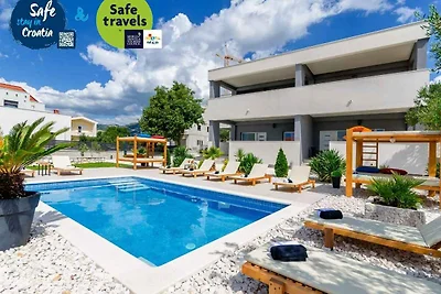 Ferienwohnung mit Pool und Klimaanlage
