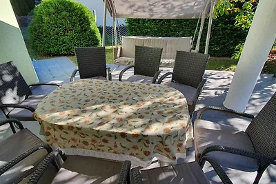 Ferienhaus mit Gartendusche und