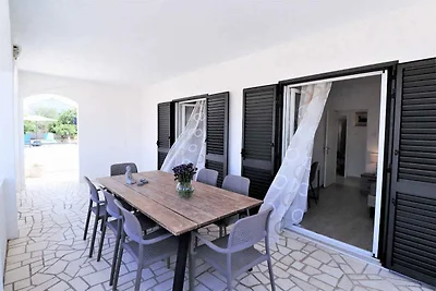 Ferienhaus mit Aussenpool und Fitness