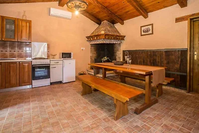 Ferienhaus umgeben von Olivenhainen
