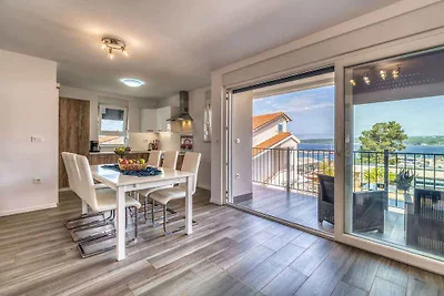 Ferienwohnung mit Balkon und Meerblick